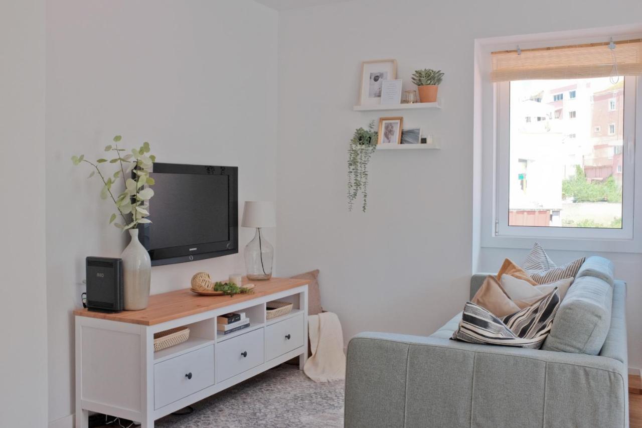 Downtown Terrace - 2 Bedroom In Graca With Private & Sunny Terrace! * Lissabon
